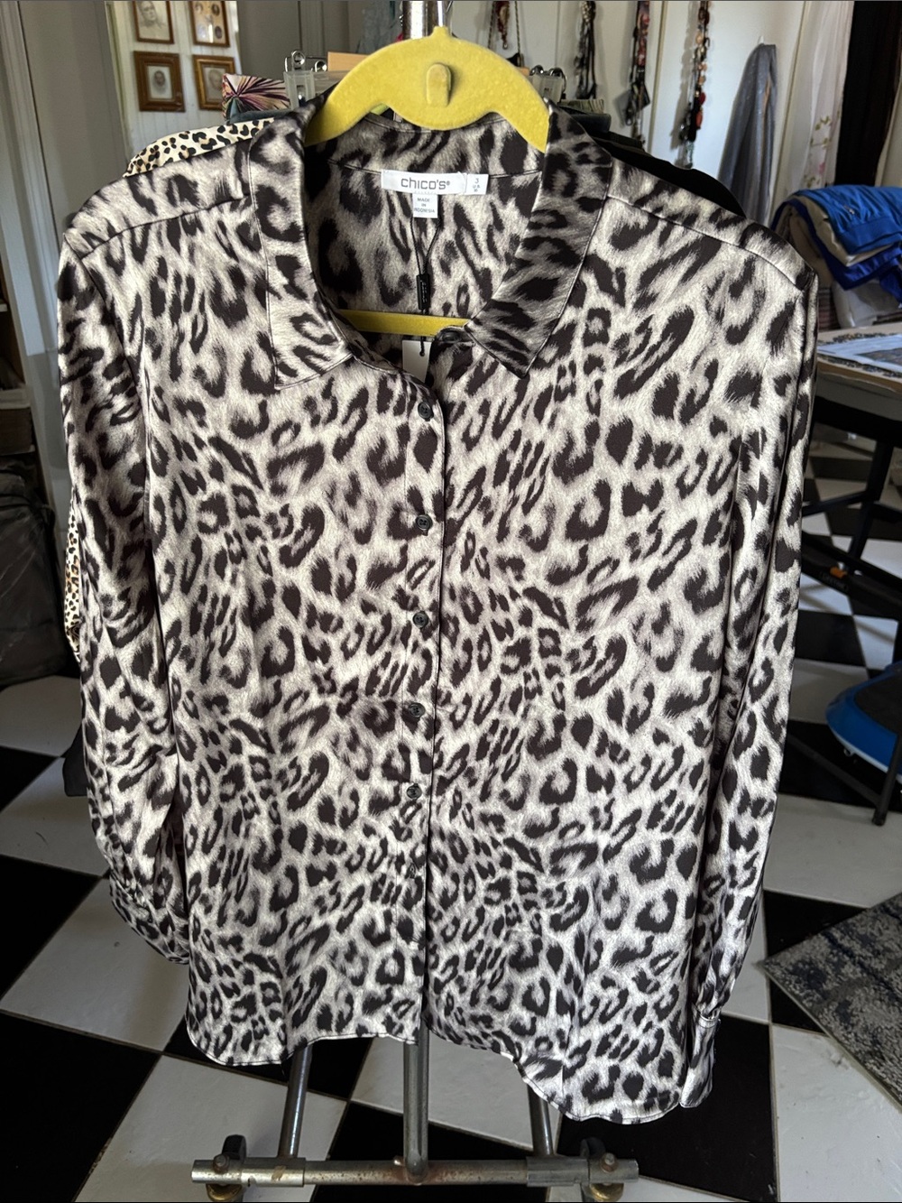 Chico’s Sz 3 Faux Silk Snow Leopard Blouse Long Sl Button Down NWT